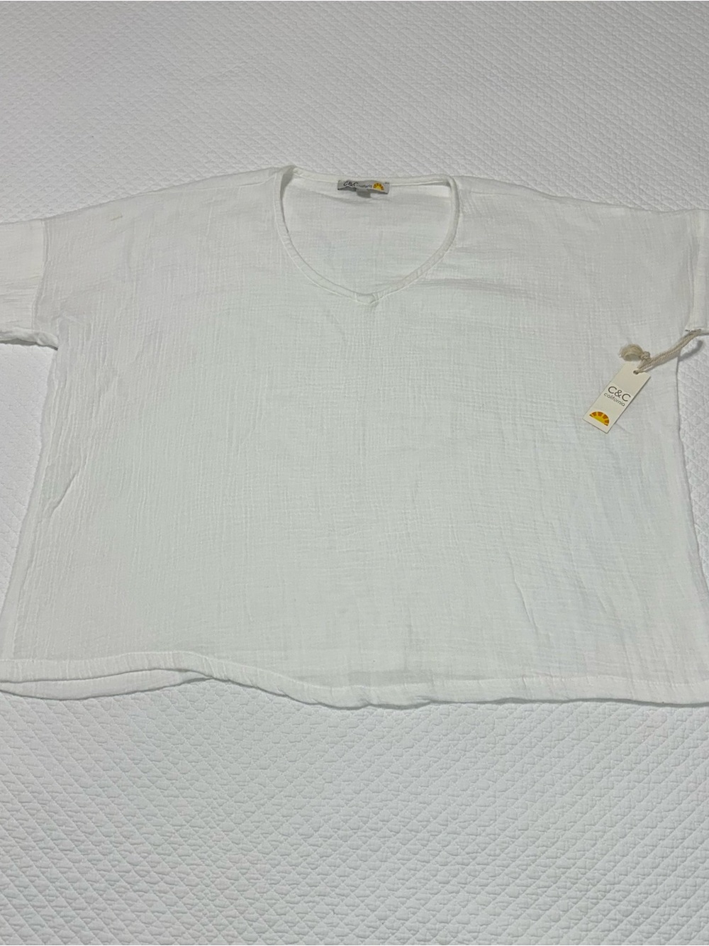 C&C California White Short Sleeve V-Neck Top